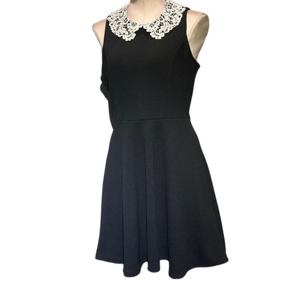 Hot Topic Midnight Hour dress. Black with white lace collar. Size S. NWT - Picture 2 of 12